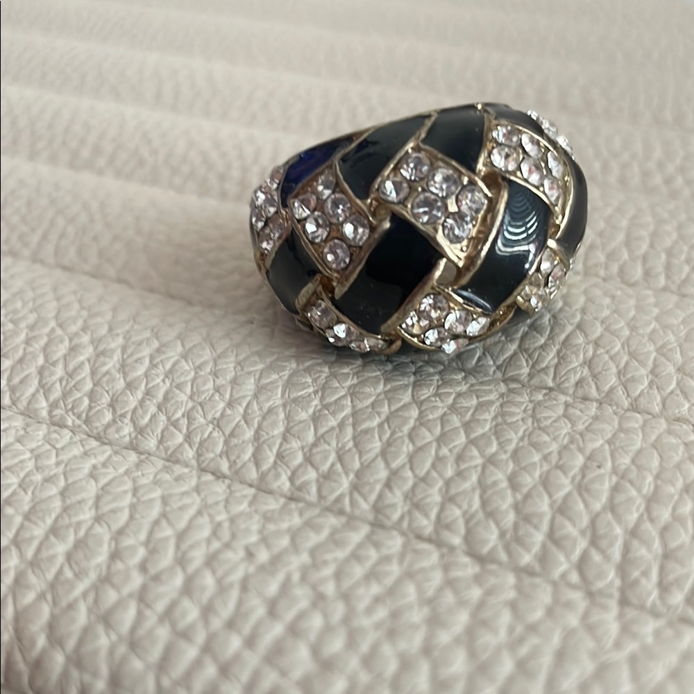 Elegant Black and Silver Women's Ring